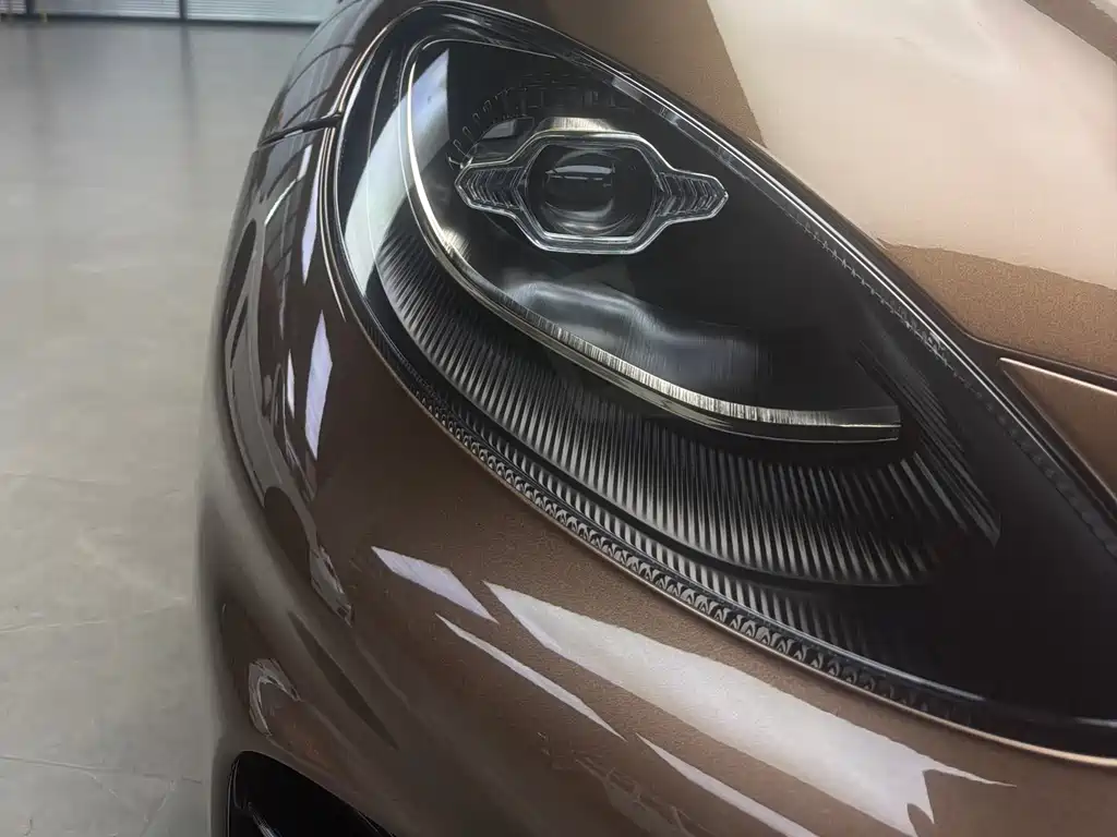 Astonmartin dbx 2025 4.0T V8 707 купить на сайте DeffCars