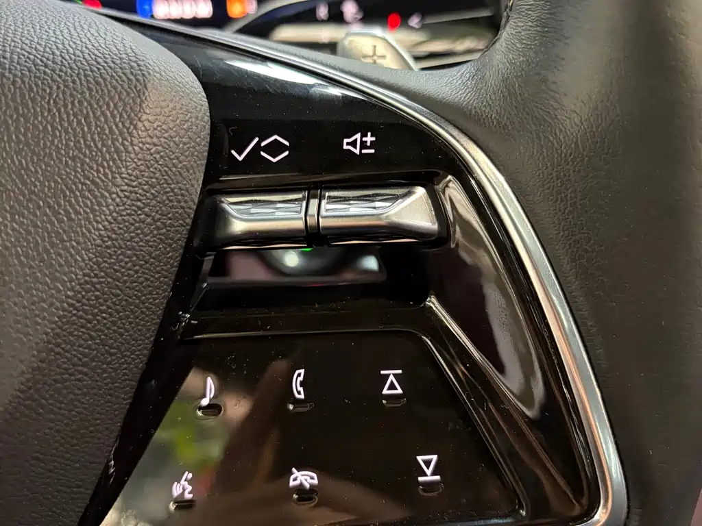 Cadillac CT6 2023 28T Premium Model купить на сайте DeffCars