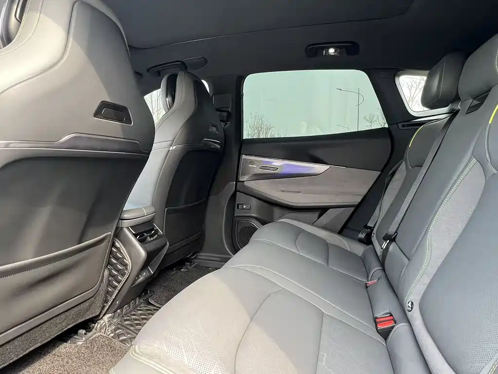 Lynk & Co 08 EM-P 2025 model 245km ultra-long battery life Pro купить на сайте DeffCars