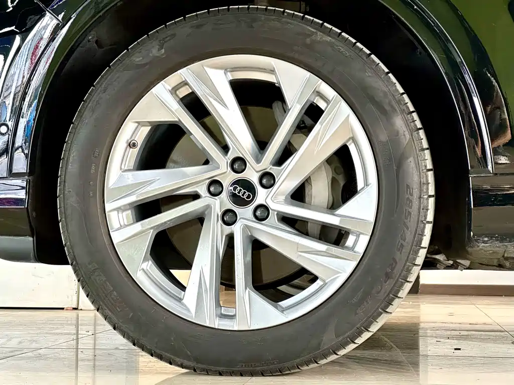 Audi Q7 2023 45 TFSI quattro S line sports купить на сайте DeffCars