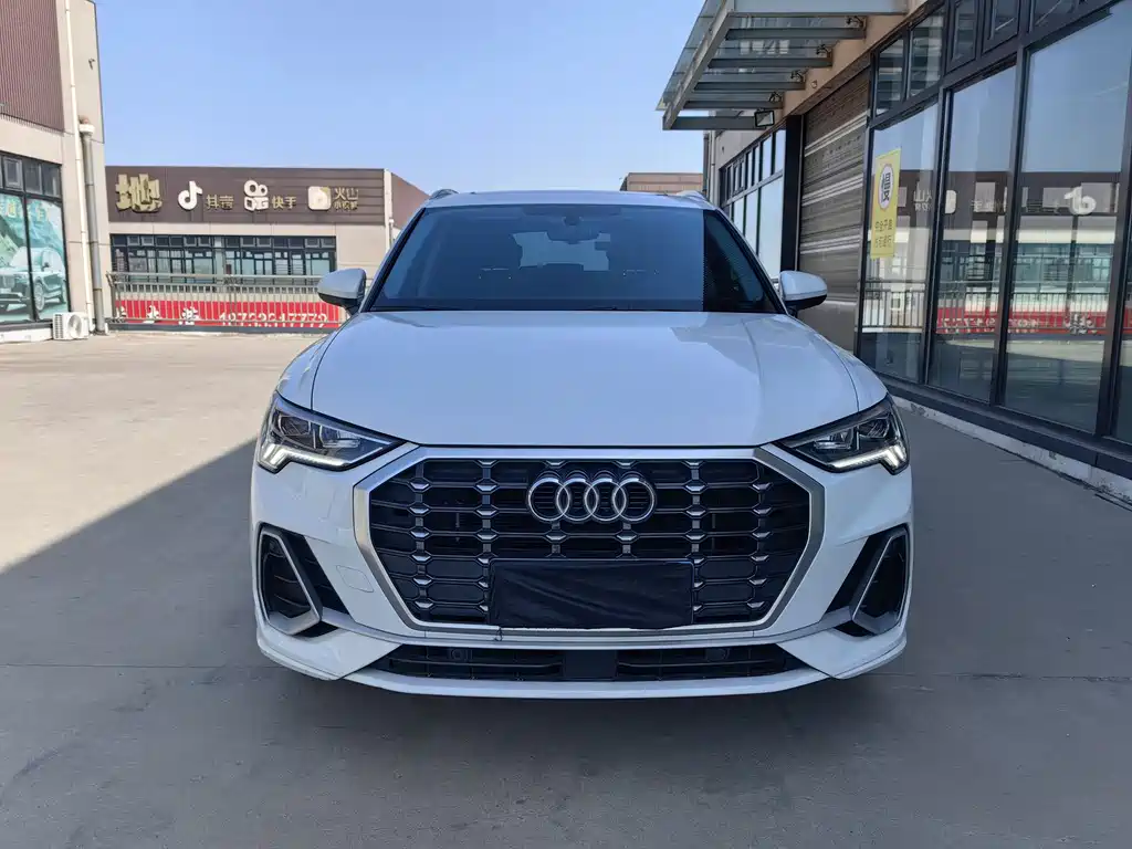 Audi Q3 2023 35 TFSI Fashionable and Dynamic (1.5T) купить на сайте DeffCars