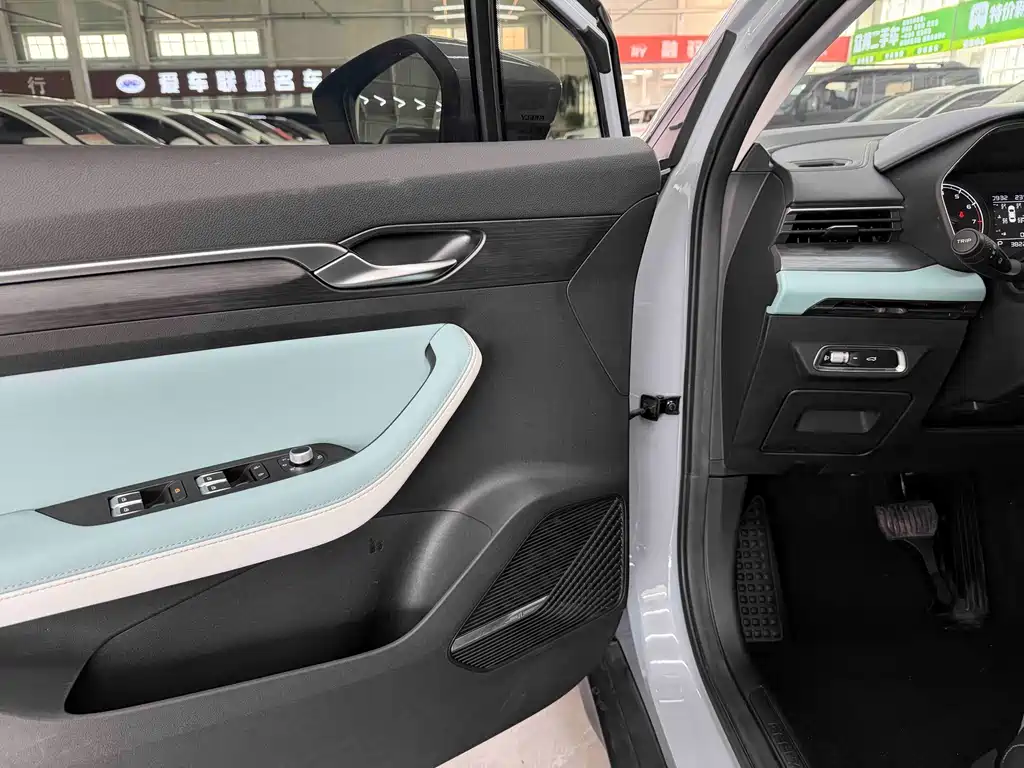 Emgrand S 2022 1.4T CVT Crossover Player Edition купить на сайте DeffCars