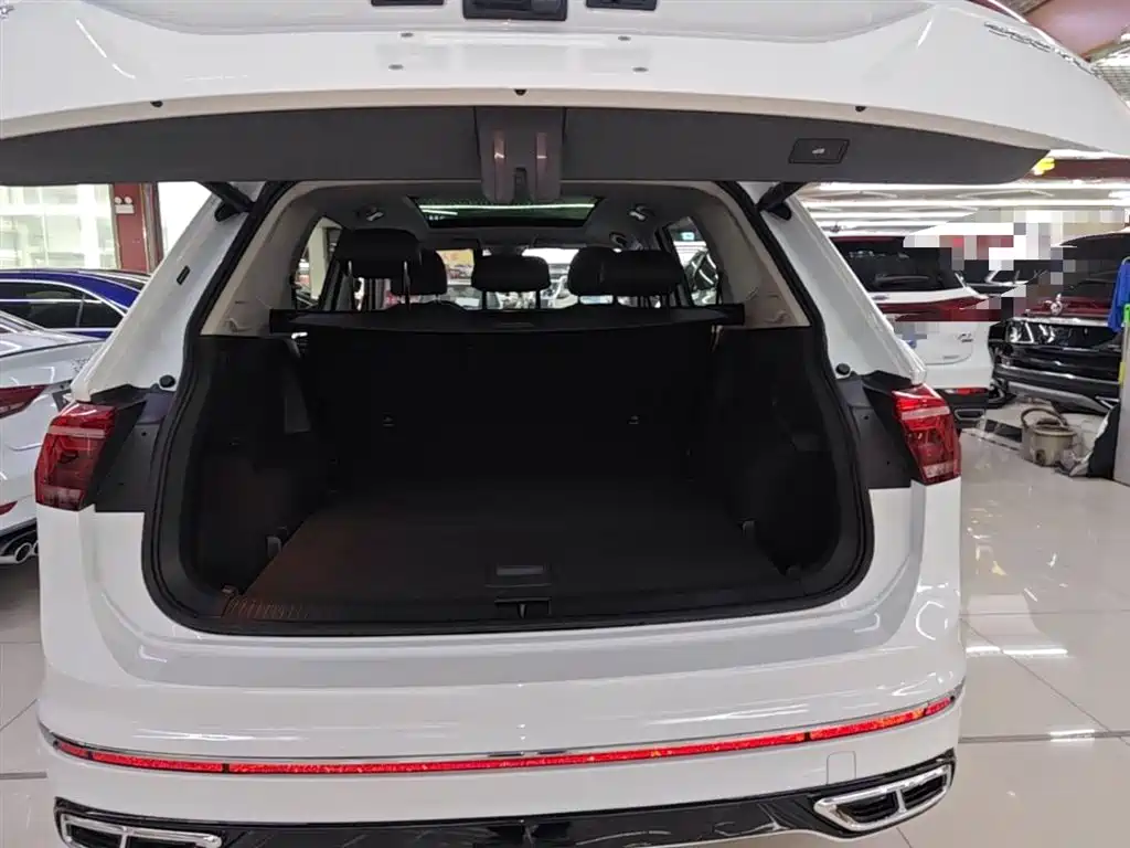 Tiguan L 2023 330TSI automatic two-wheel drive R-Line version купить на сайте DeffCars