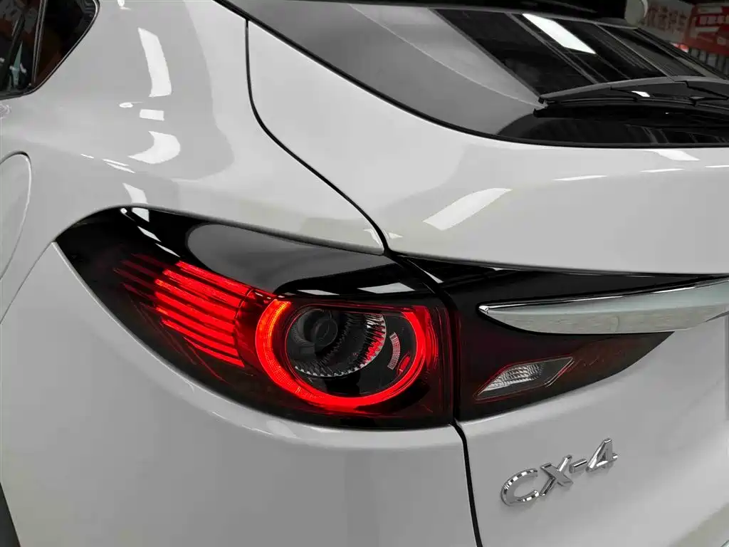 Mazda CX-4 2021 2.0L automatic two-wheel drive Blue Sky Vitality Edition купить на сайте DeffCars