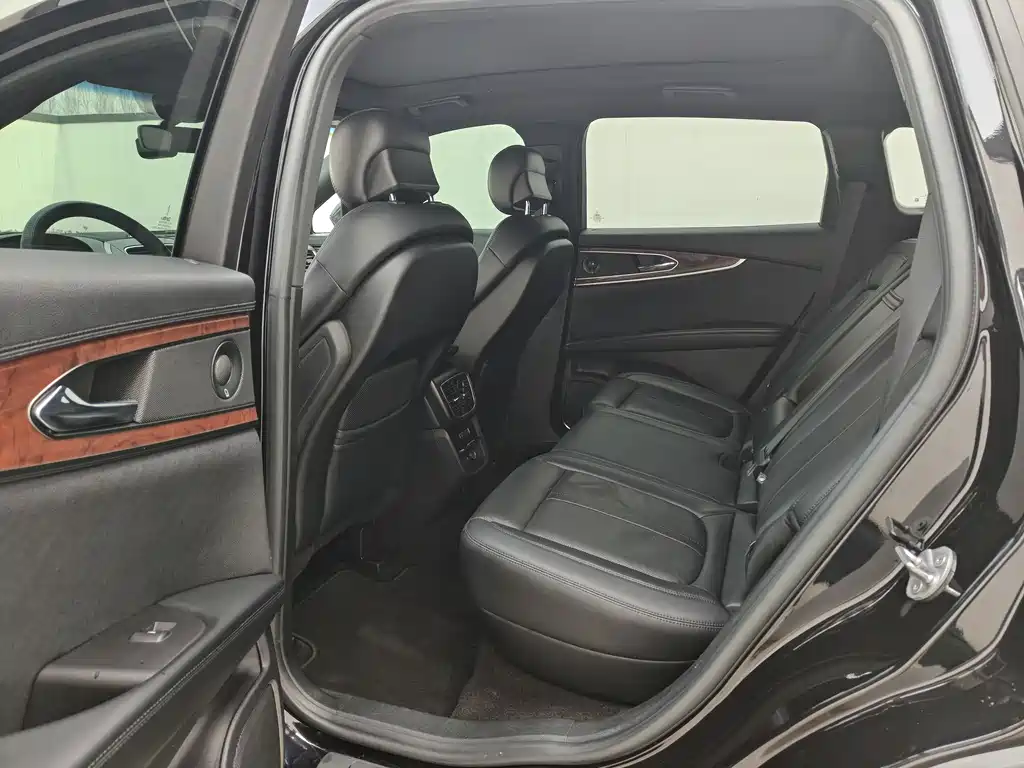 Voyager imported 2019 2.7T four-wheel drive premium version, National V купить на сайте DeffCars