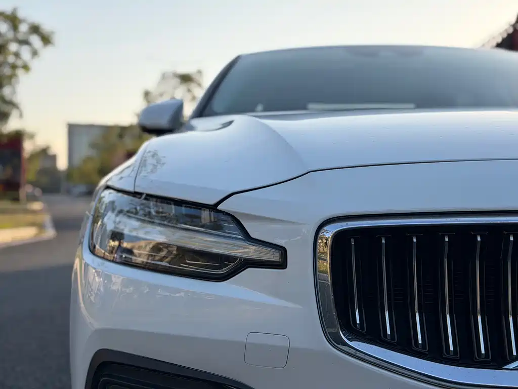 Volvo S60 2020 T4 Zhiyi Luxury Edition купить на сайте DeffCars