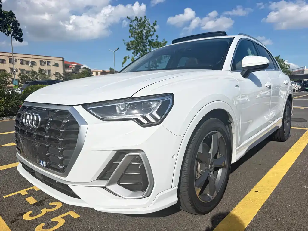 Audi Q3 2022 35 TFSI Fashionable and Dynamic купить на сайте DeffCars