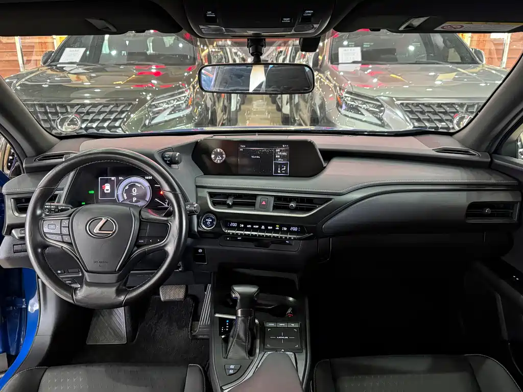 Lexus UX 2019 260h Discovery Edition National V купить на сайте DeffCars