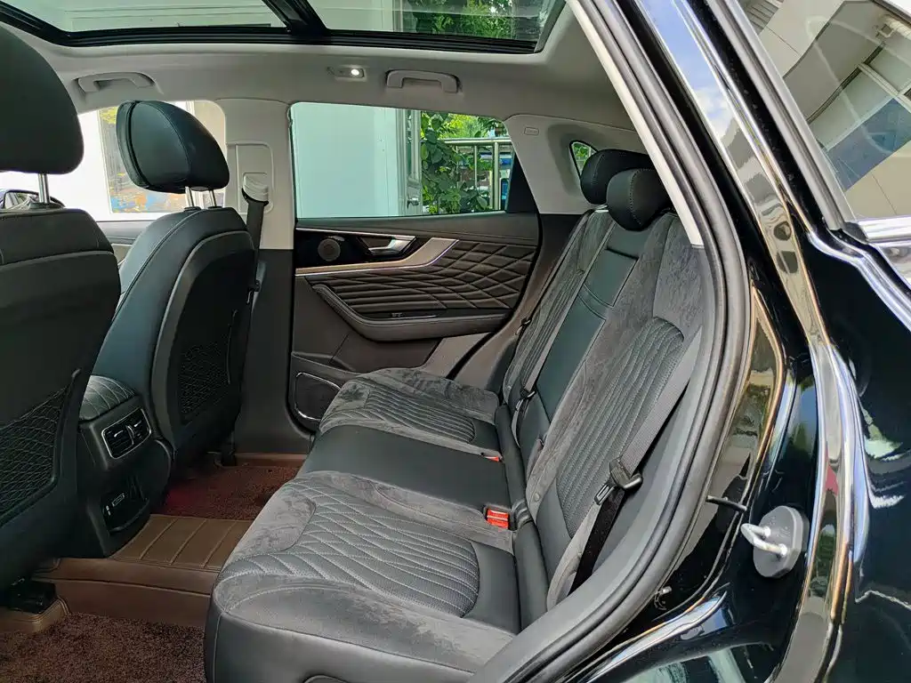 Hongqi HS5 2022 2.0T Zhilian Flagship Edition купить на сайте DeffCars