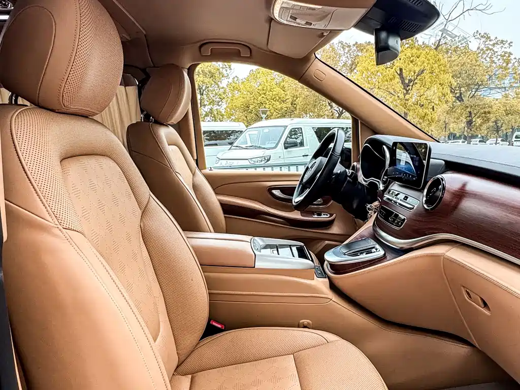 Mercedes-Benz V-Class 2022 V 260 L Long Wheelbase Luxury Edition купить на сайте DeffCars