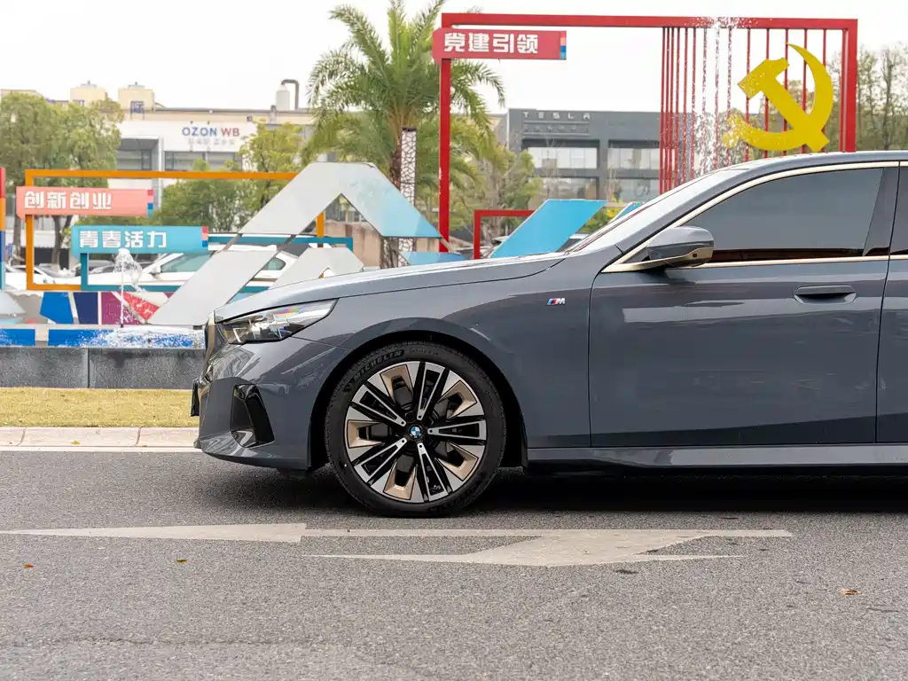 BMW 5 Series 2024 530Li Exclusive M Sports Package купить на сайте DeffCars