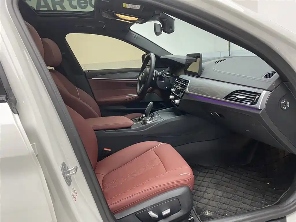 BMW 5 Series 2023 530Li Leading M Sports Package купить на сайте DeffCars