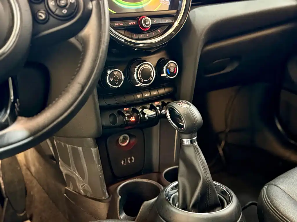 Mini 2016 1.2T one avant-garde купить на сайте DeffCars