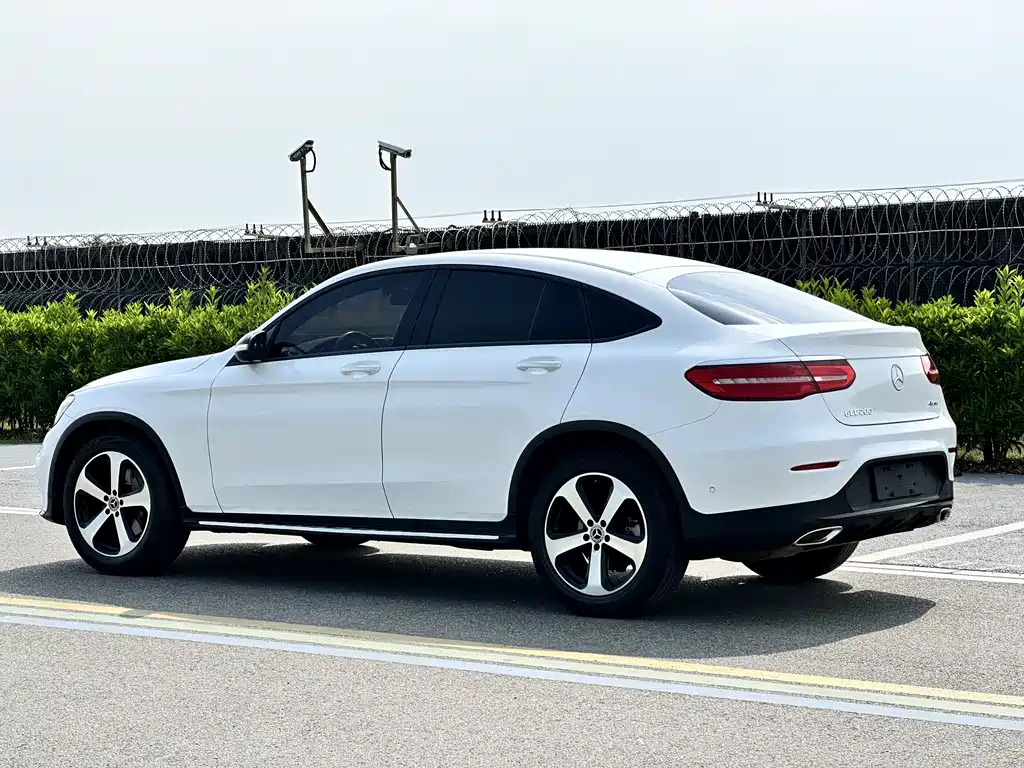 Mercedes-Benz GLC Coupe 2019 GLC 200 4MATIC Coupe SUV купить на сайте DeffCars
