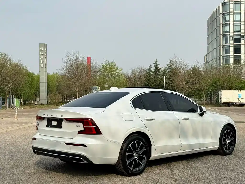 Volvo S60 2022 B4 Zhiyi Luxury Edition купить на сайте DeffCars