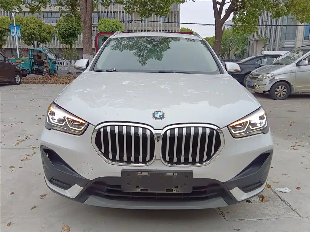 BMW X1 2020 sDrive25Li Leading Model купить на сайте DeffCars