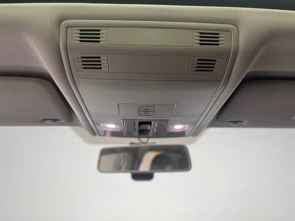 Sagitar 2025 facelift 2 300TSI DSG transcendent version купить на сайте DeffCars
