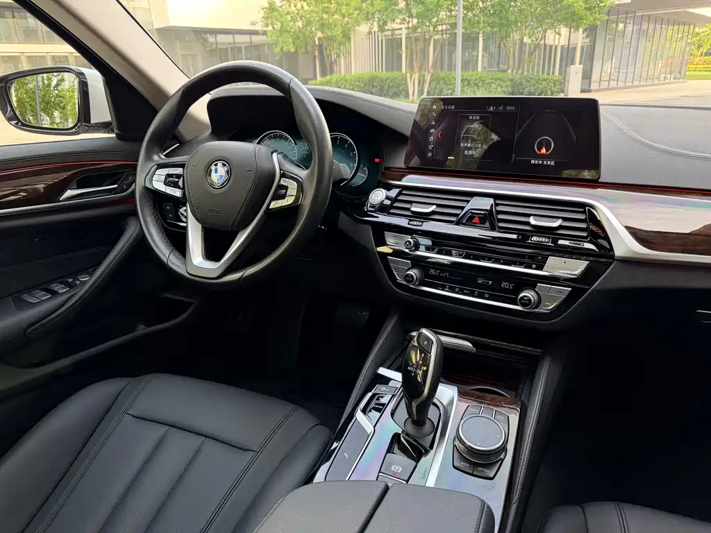 BMW 5 Series 2018 525Li Luxury Package купить на сайте DeffCars