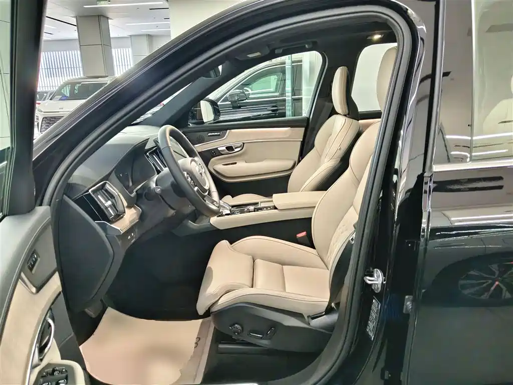 Volvo XC90 plug-in hybrid 2025 facelift T8 Zhiyuan luxury version 7 seats купить на сайте DeffCars