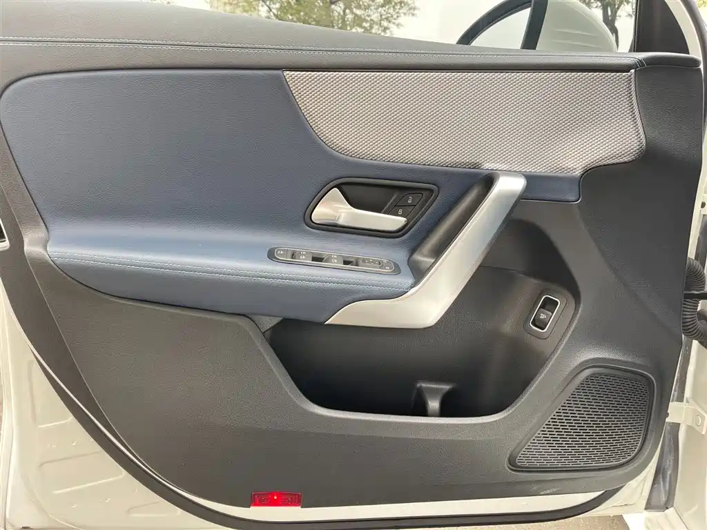 Mercedes-Benz A-Class 2022 facelift A 180 L sports sedan купить на сайте DeffCars