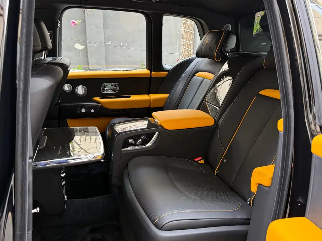 Cullinan 2020 Black Badge купить на сайте DeffCars