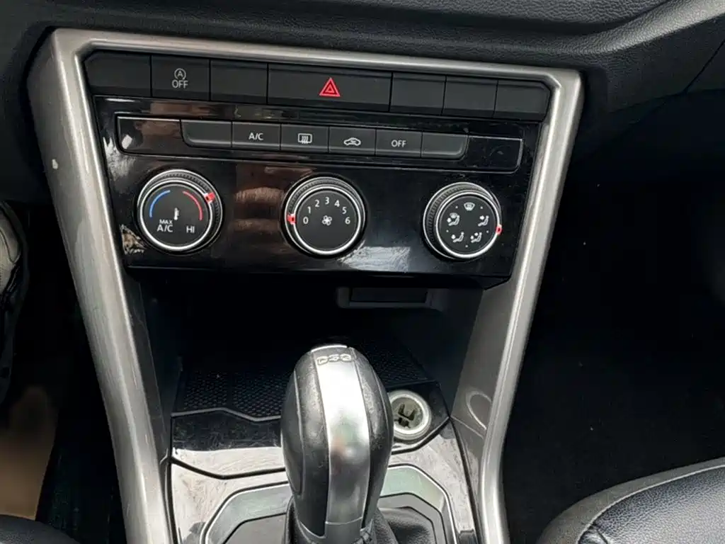 T-ROC 2020 230TSI DSG two-wheel drive aggressive model купить на сайте DeffCars