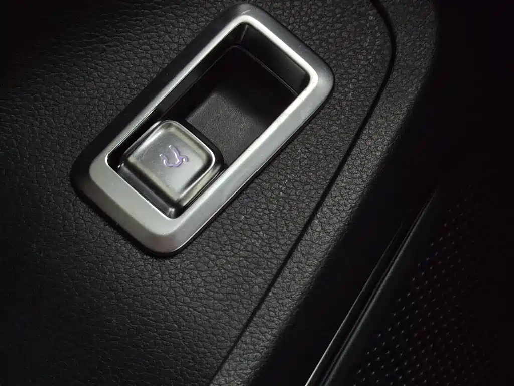 Hongqi H5 2023 1.5T DCT Zhilian Qiyun Edition купить на сайте DeffCars