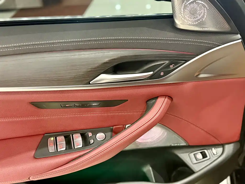 BMW 5 Series New Energy 2021 535Le M Sports Package купить на сайте DeffCars