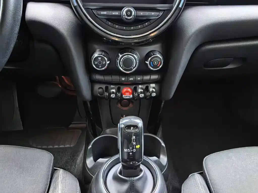 MINI 2018 1.5T COOPER Classic Five-Door Edition купить на сайте DeffCars