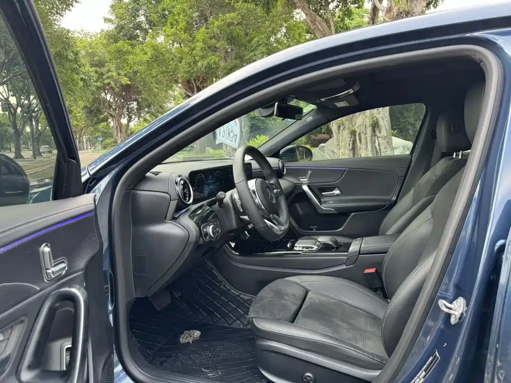 Mercedes A-Class 2019 A 200 L sports sedan купить на сайте DeffCars