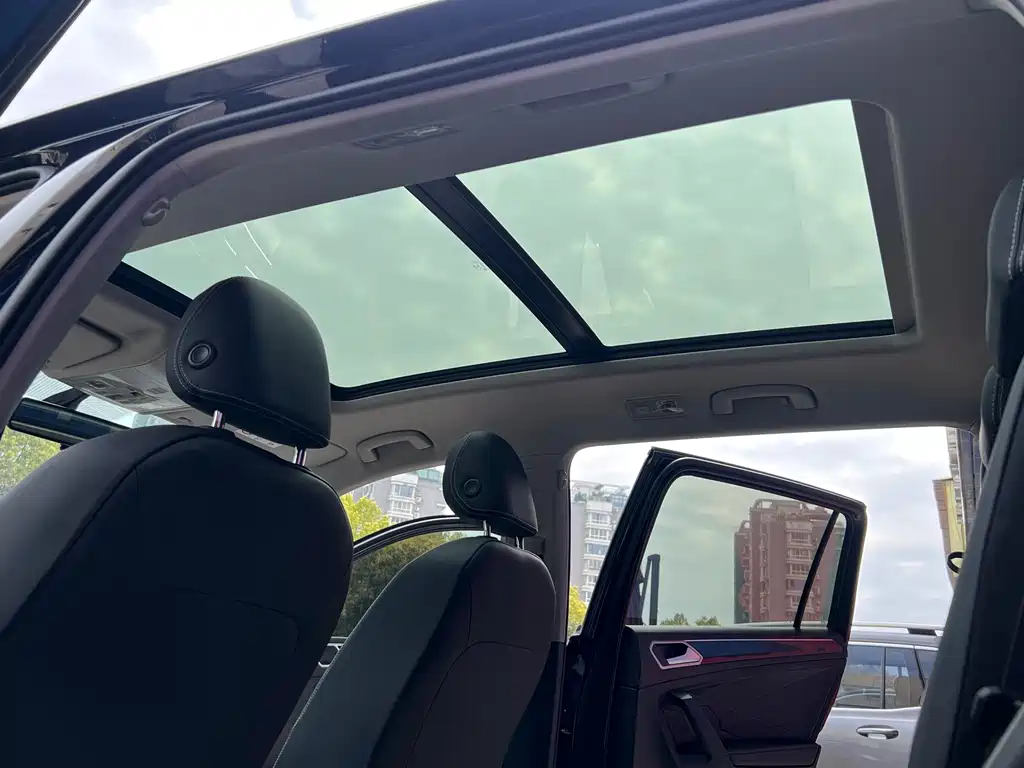 Tiguan L 2025 Outstanding Model 300TSI Automatic Two-wheel Drive Dragon Edition купить на сайте DeffCars