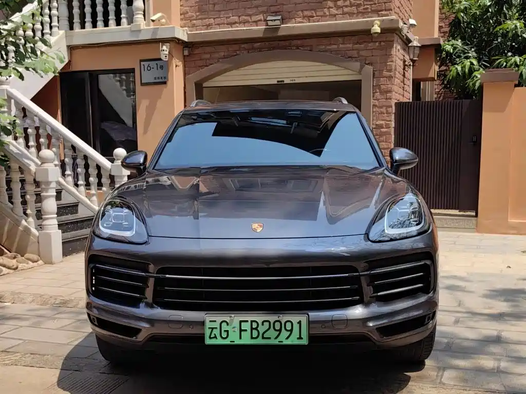 Cayenne New Energy 2022 Cayenne E-Hybrid 2.0T Platinum Edition купить на сайте DeffCars