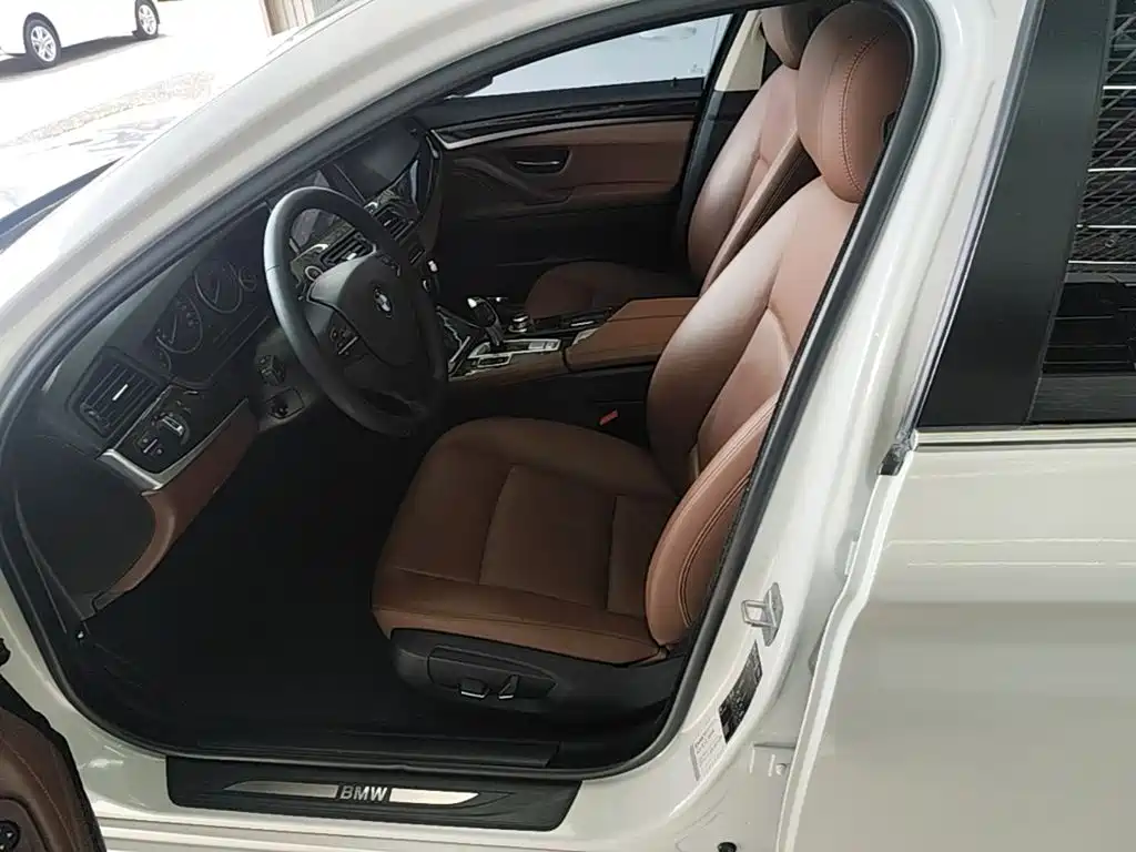 BMW 5 Series 2014 525Li Leading Model купить на сайте DeffCars