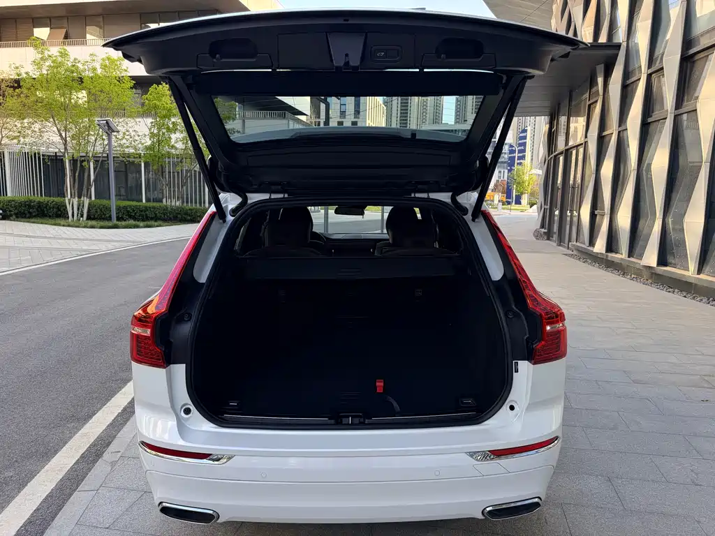 Volvo XC60 2021 T5 four-wheel drive Zhiyi Luxury Edition купить на сайте DeffCars