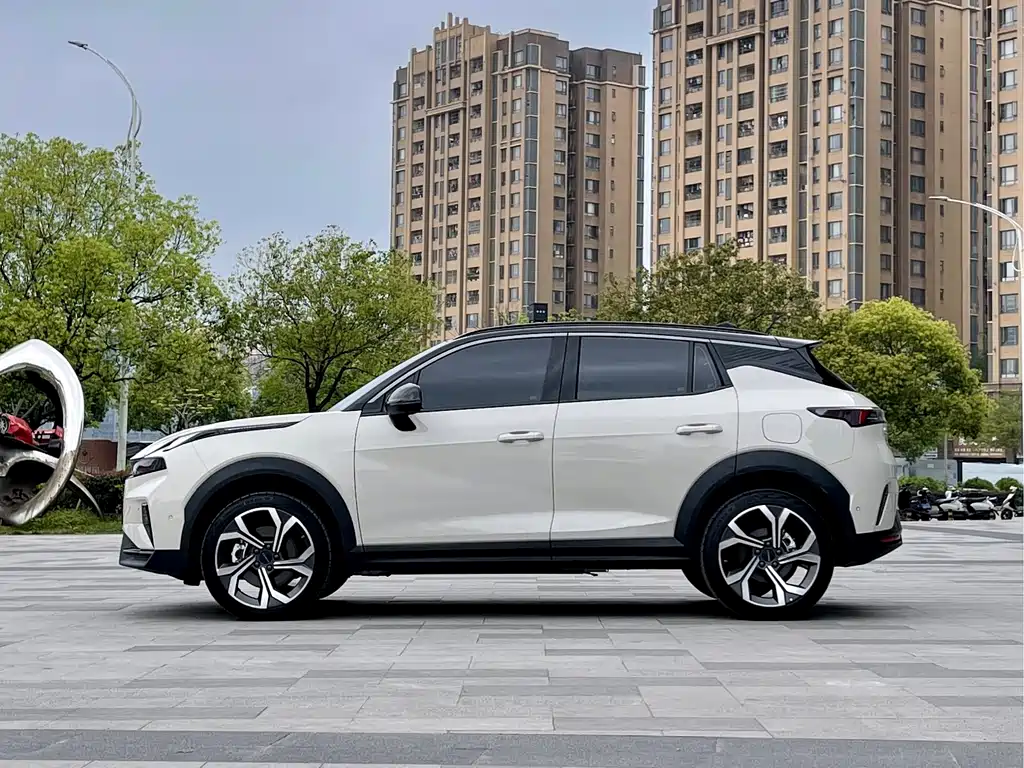 Lynk & Co 06 2025 Renew 1.5T Halo купить на сайте DeffCars