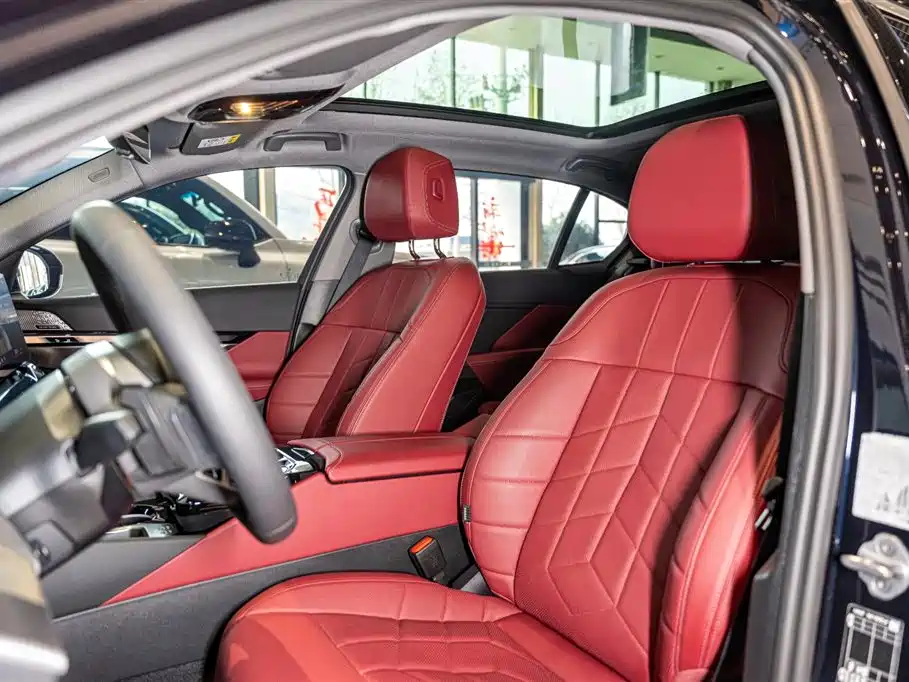 BMW 5 Series 2025 530Li Leading M Sports Package купить на сайте DeffCars