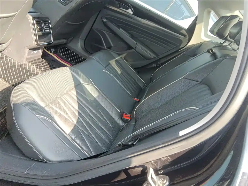 Passat 2022 330TSI Deluxe Edition купить на сайте DeffCars