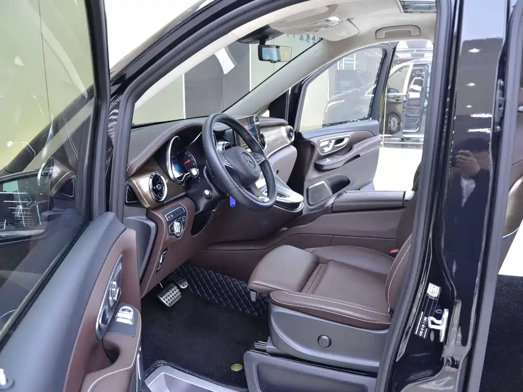 Mercedes-Benz V-Class 2022 V 260 L Long Wheelbase Luxury Edition купить на сайте DeffCars