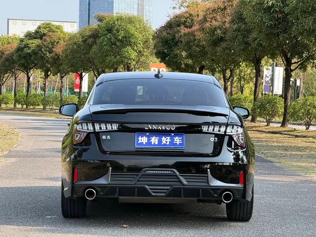 Lynk & Co 03 2022 1.5TD DCT Pro купить на сайте DeffCars