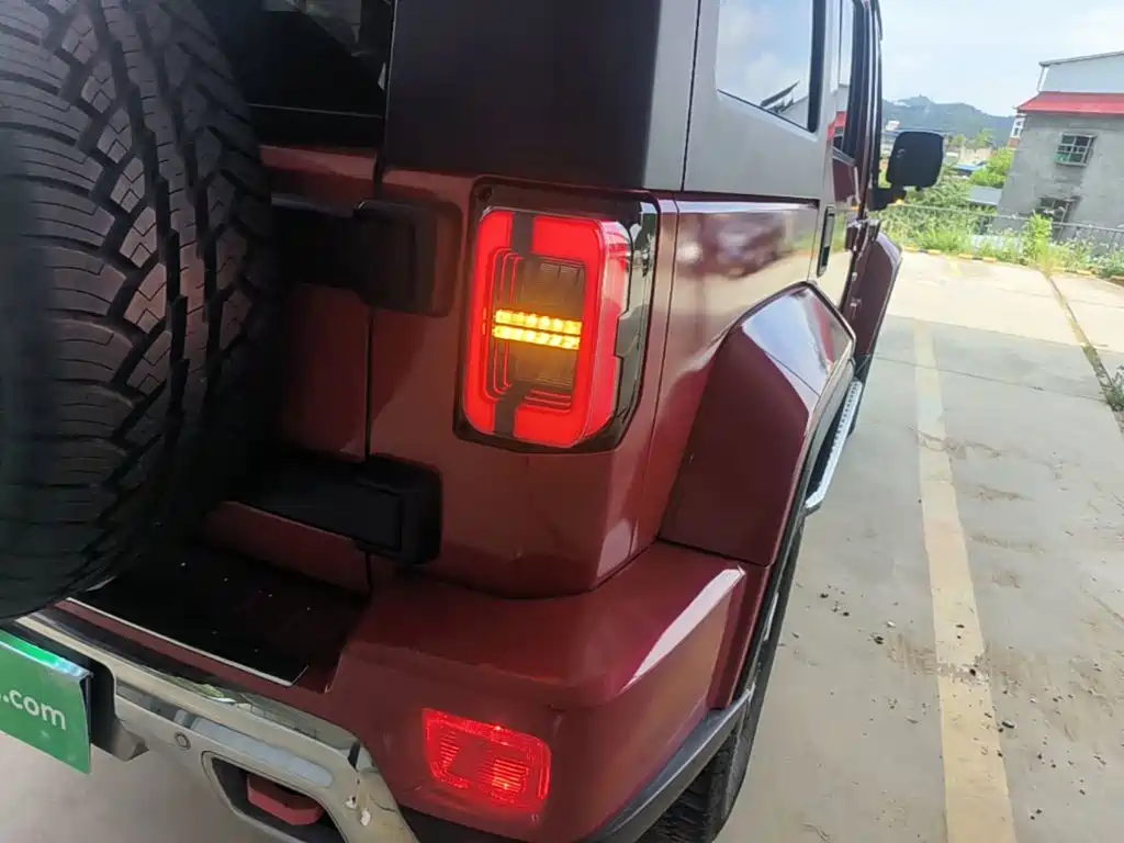 Beijing Off-Road BJ40 2019 PLUS 2.3T automatic four-wheel drive flagship version National VI купить на сайте DeffCars