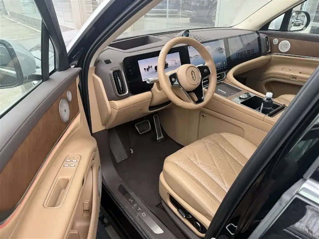 Wenjie M9 2024 extended range Ultra version 52kWh 5-seater version купить на сайте DeffCars