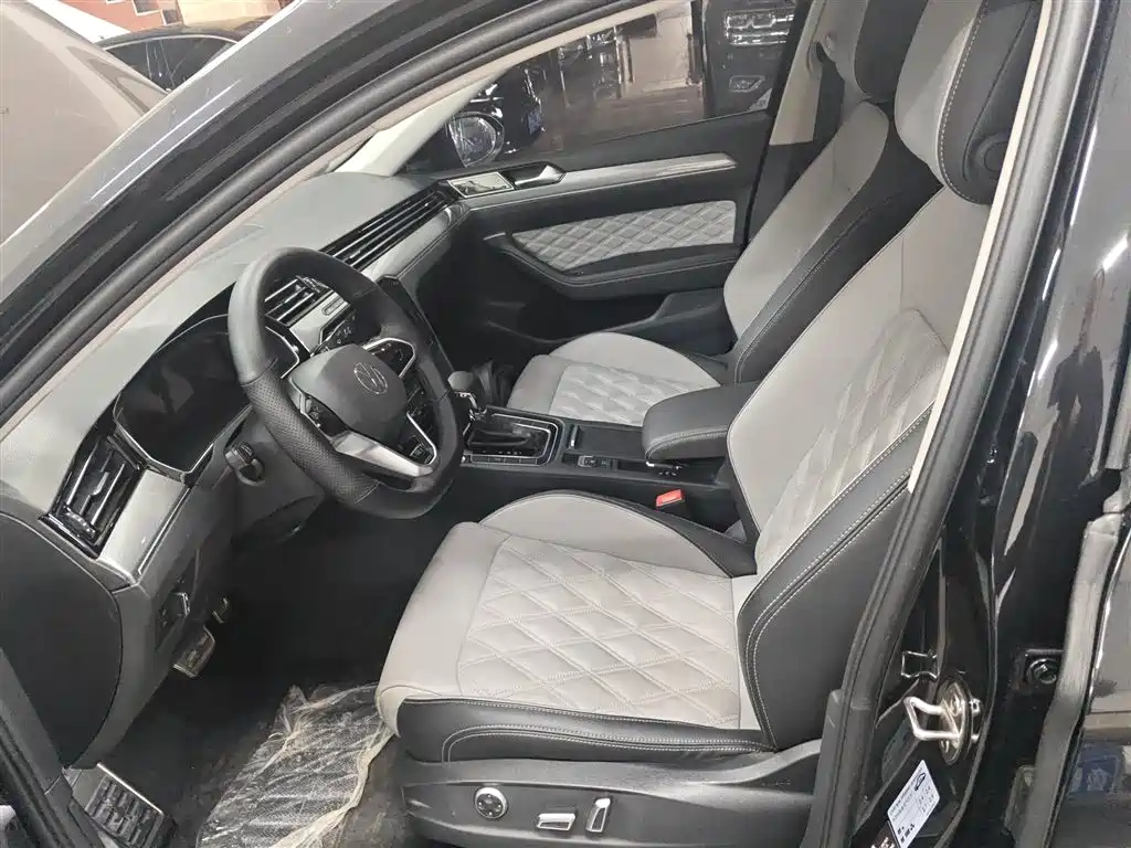 Magotan 2023 2 million commemorative edition 280TSI DSG leading model купить на сайте DeffCars