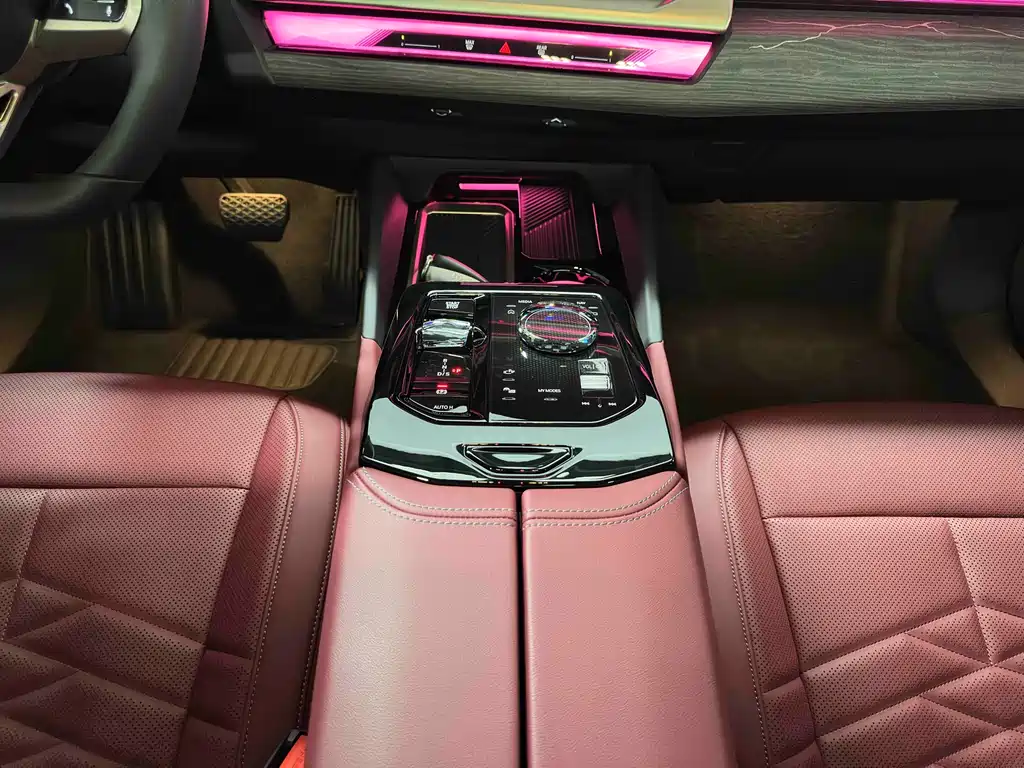 BMW 5 Series 2025 530Li Exclusive M Sports Package купить на сайте DeffCars