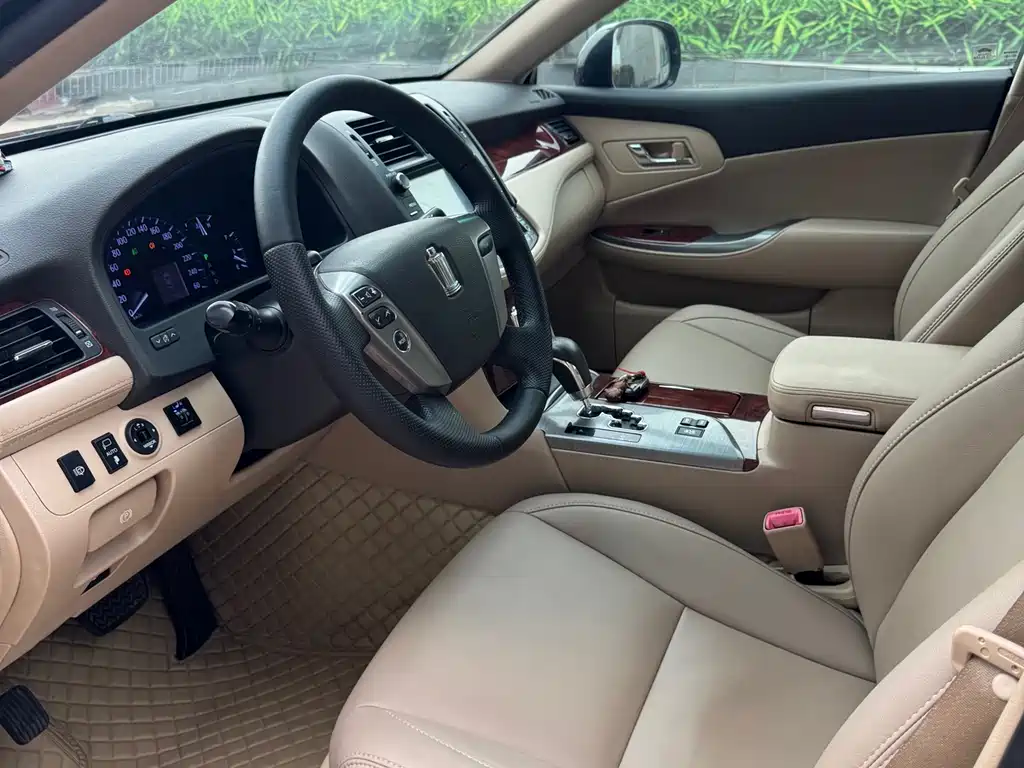 Crown 2012 2.5L Royal купить на сайте DeffCars