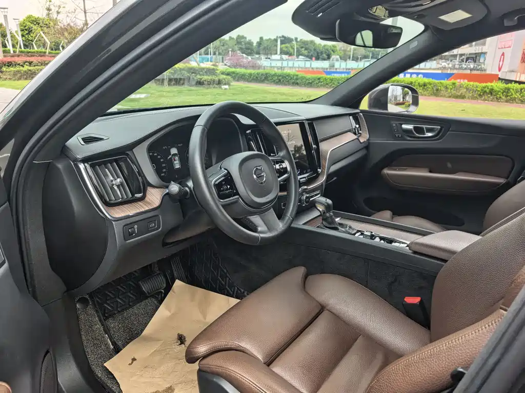 Volvo XC60 2021 T5 four-wheel drive Zhiyuan Deluxe Edition купить на сайте DeffCars