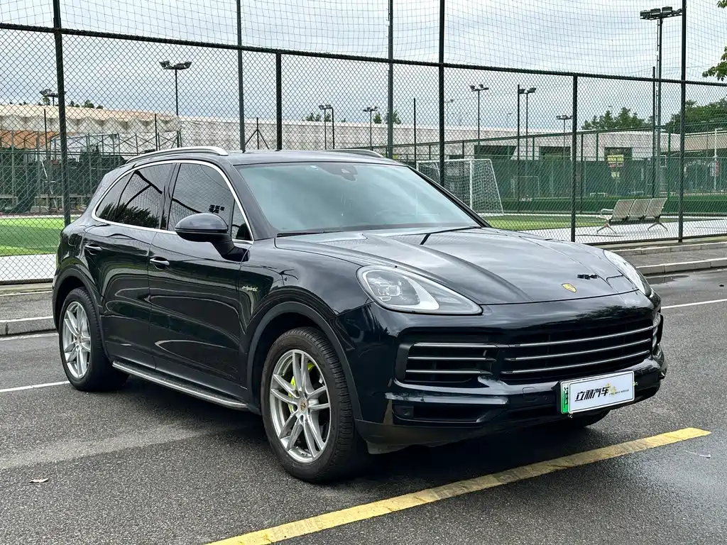 Cayenne New Energy 2022 Cayenne E-Hybrid 2.0T Platinum Edition купить на сайте DeffCars