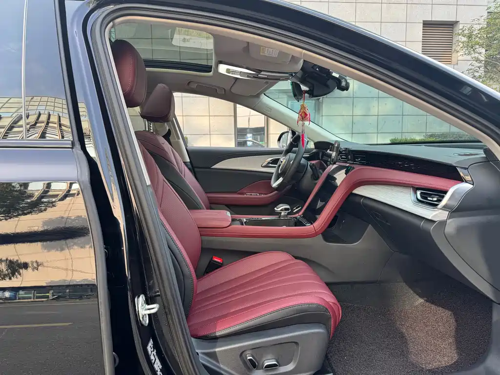 Hongqi H5 2025 1.5T DCT Xuanying Edition купить на сайте DeffCars
