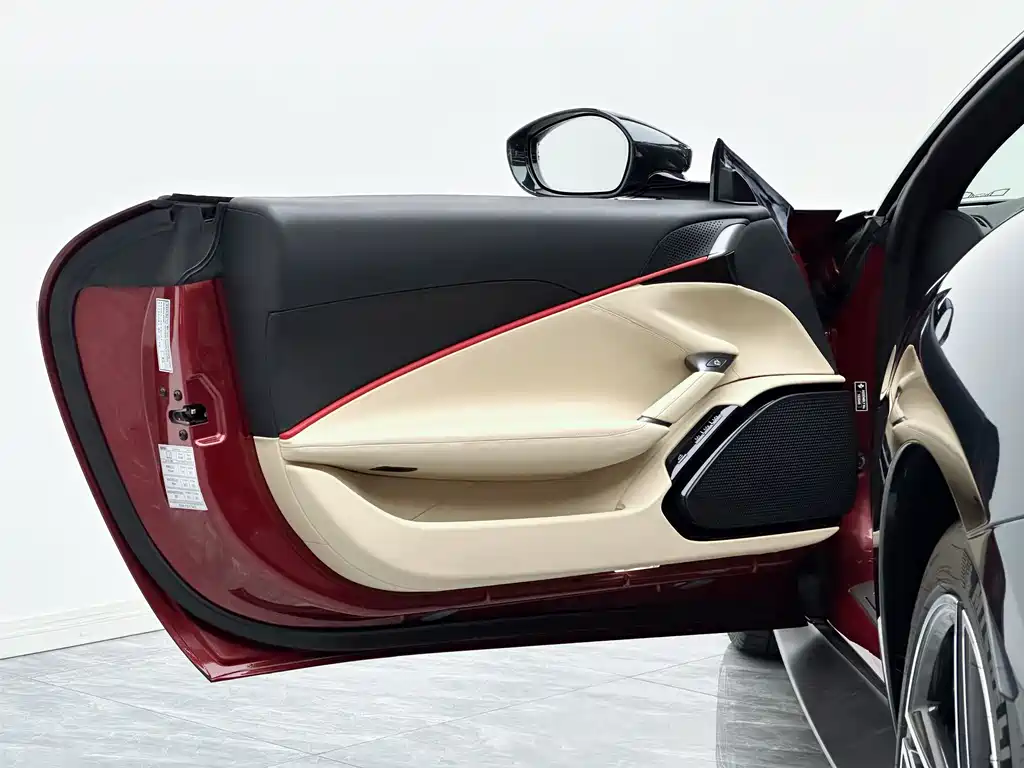 Roma 2020 3.9T V8 купить на сайте DeffCars