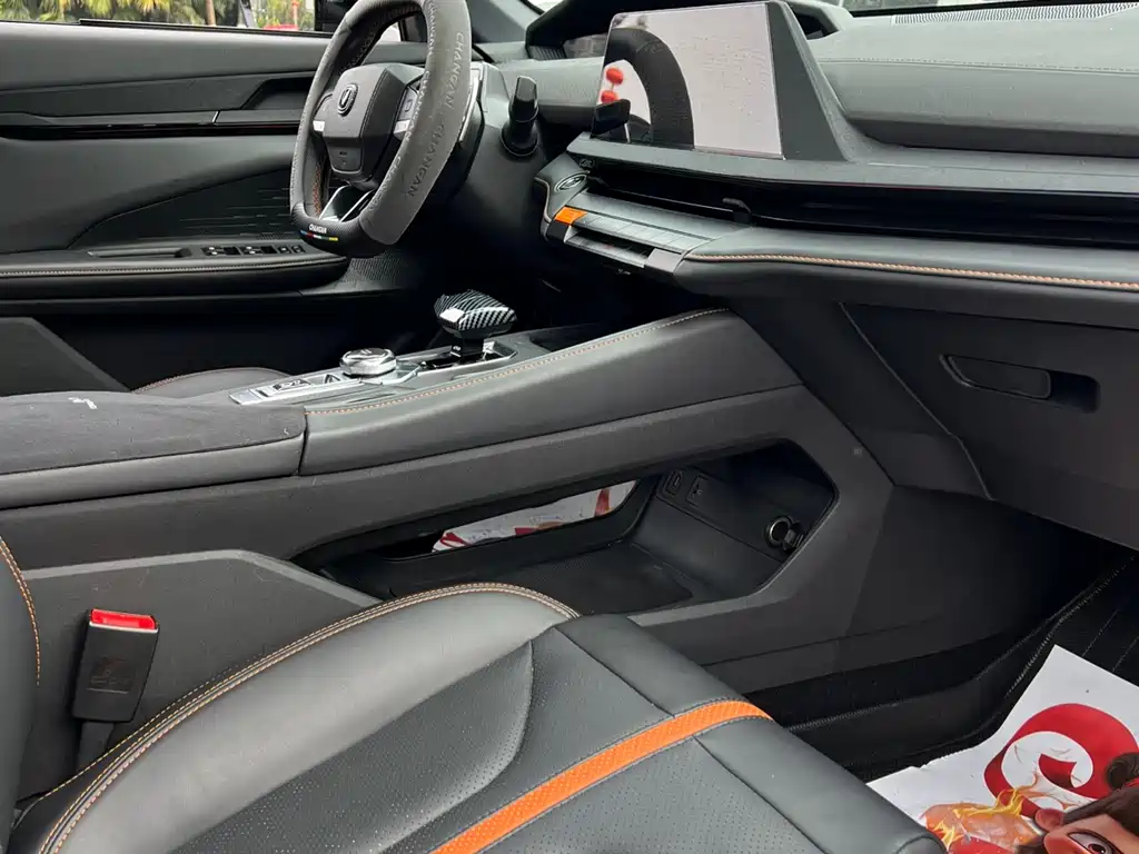 Changan UNI-V 2024 1.5T premium model купить на сайте DeffCars