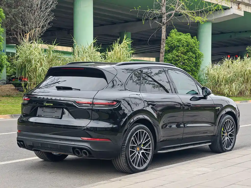 Cayenne New Energy 2021 Cayenne E-Hybrid 2.0T купить на сайте DeffCars
